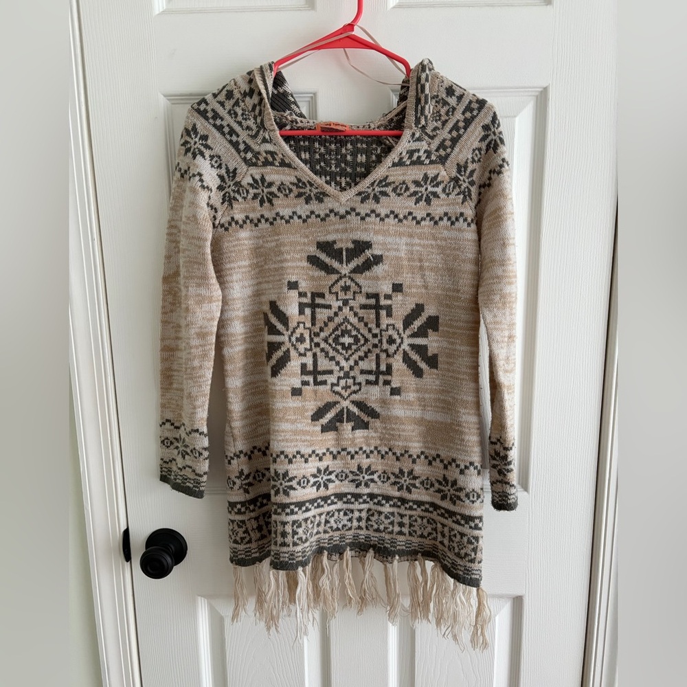 Flying Tomato Gray and Cream Knit V-Neck Sweater Tunic
